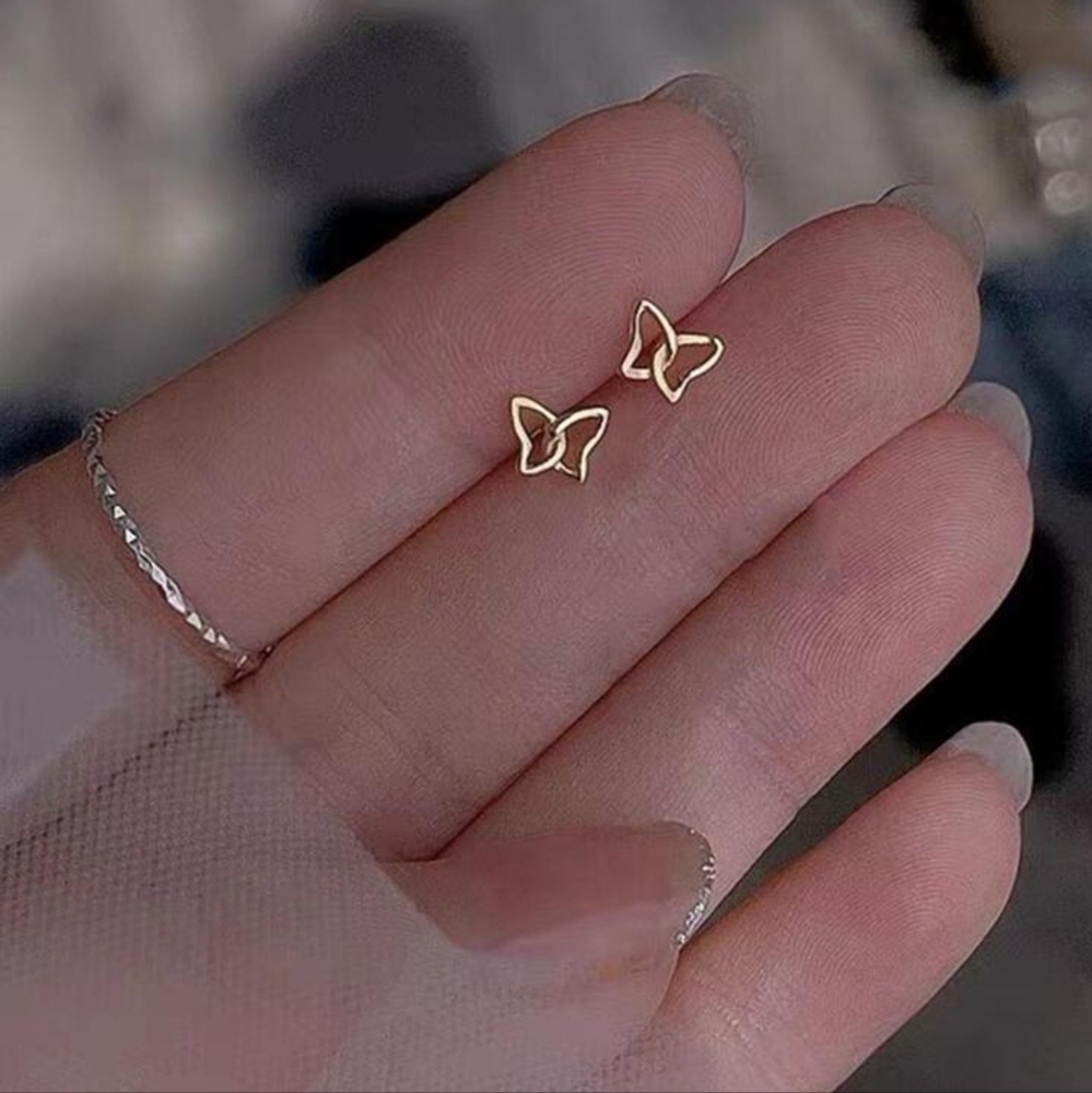 🦋🦋NEW🦋🦋 ADORABLE!! S925 SILVER Dainty Butterfly Stud Earrings in ROSE GOLD